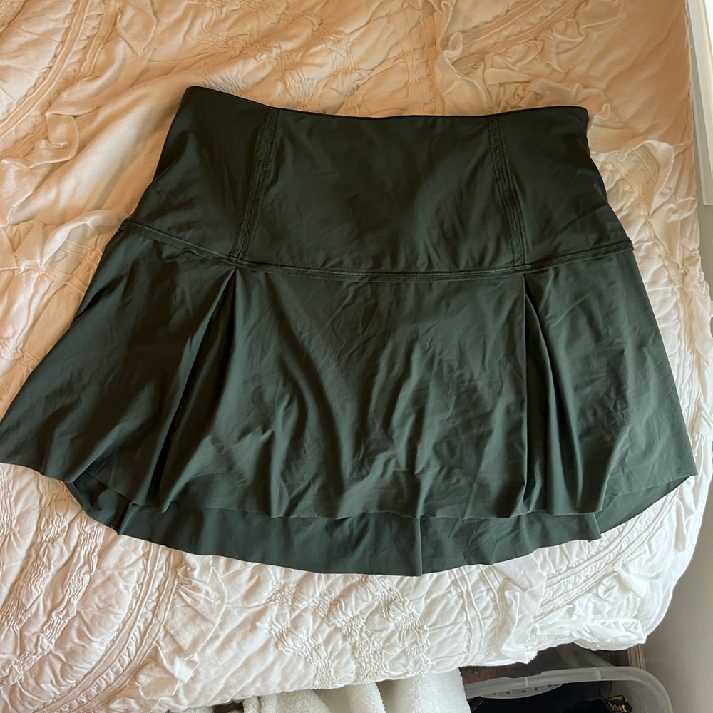Green Lululemon skirt